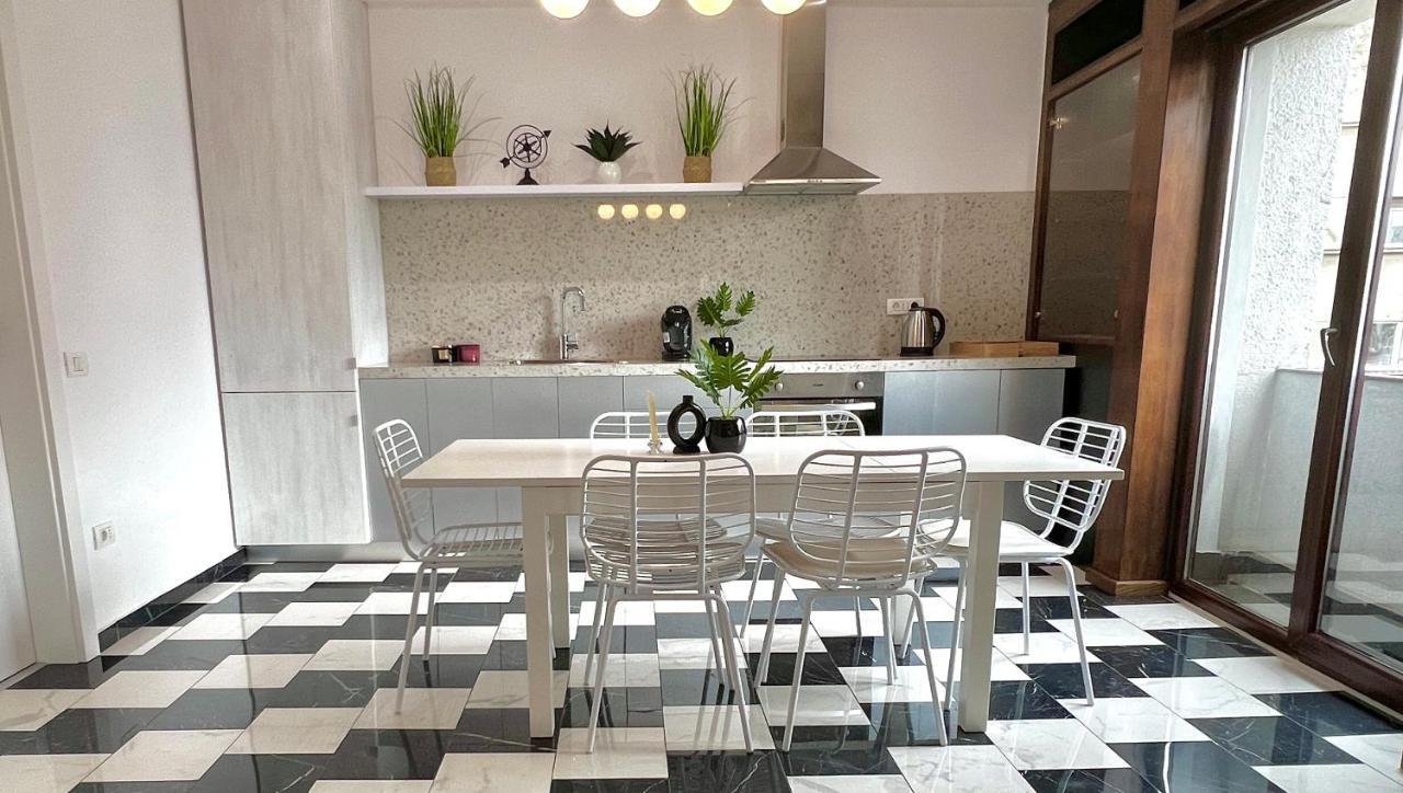 Elegant Two Bedrooms Apartment บูคาเรสต์ ภายนอก รูปภาพ