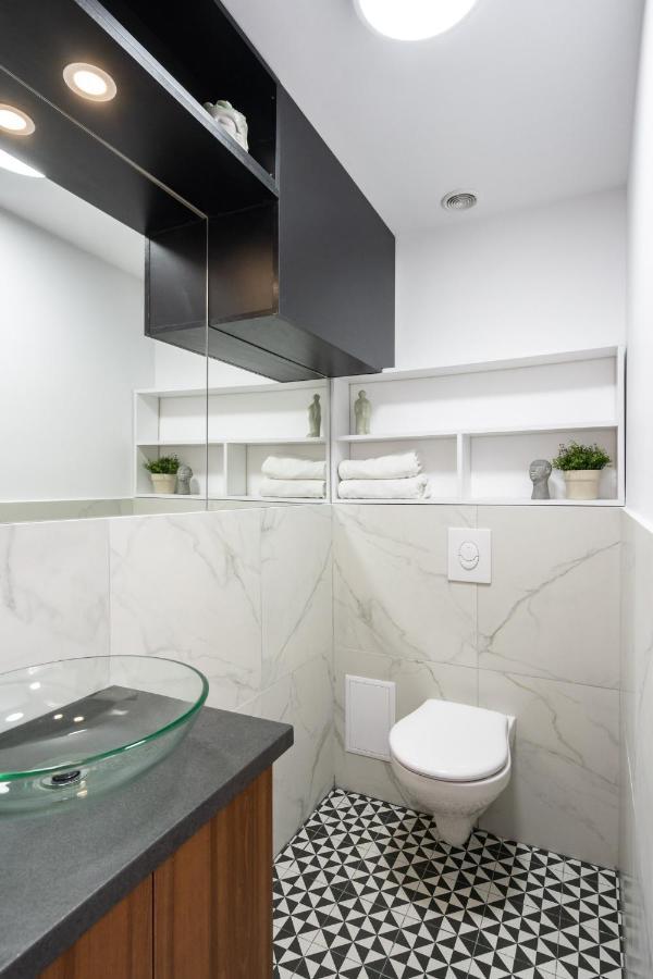 Elegant Two Bedrooms Apartment บูคาเรสต์ ภายนอก รูปภาพ