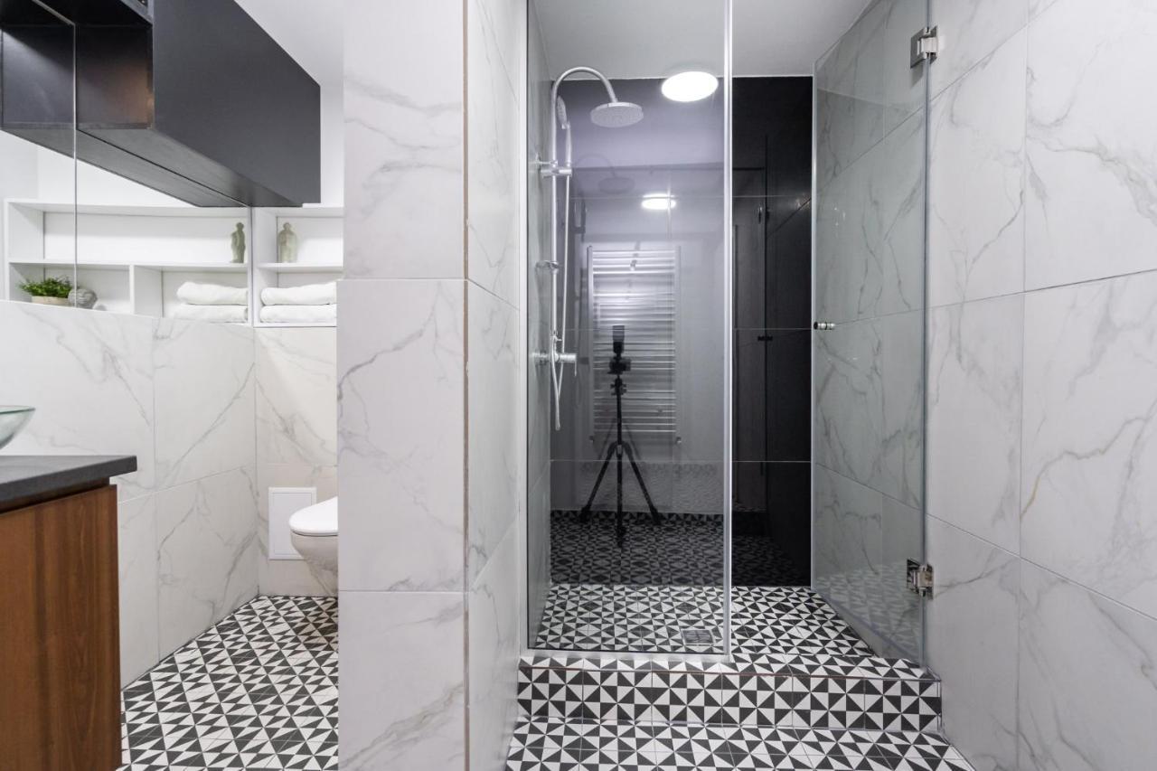 Elegant Two Bedrooms Apartment บูคาเรสต์ ภายนอก รูปภาพ